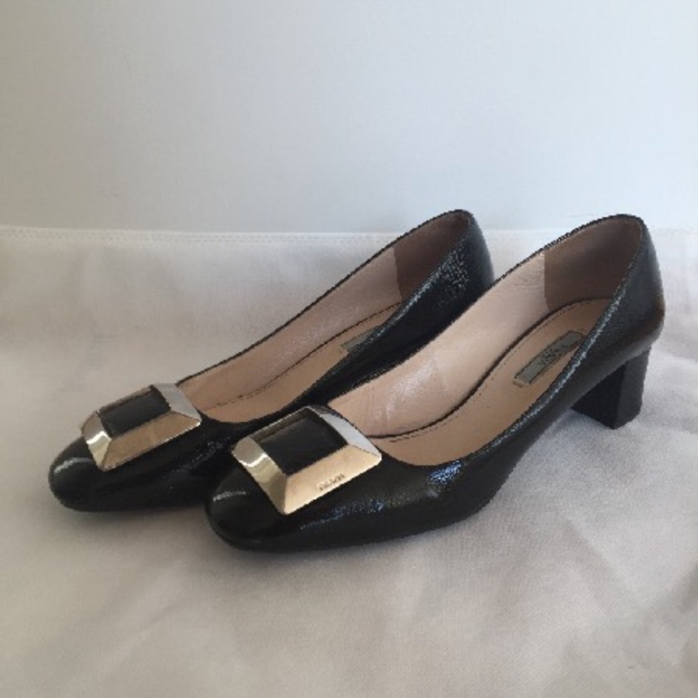 Prada - Saffiano Pumps US 8 | IT 38